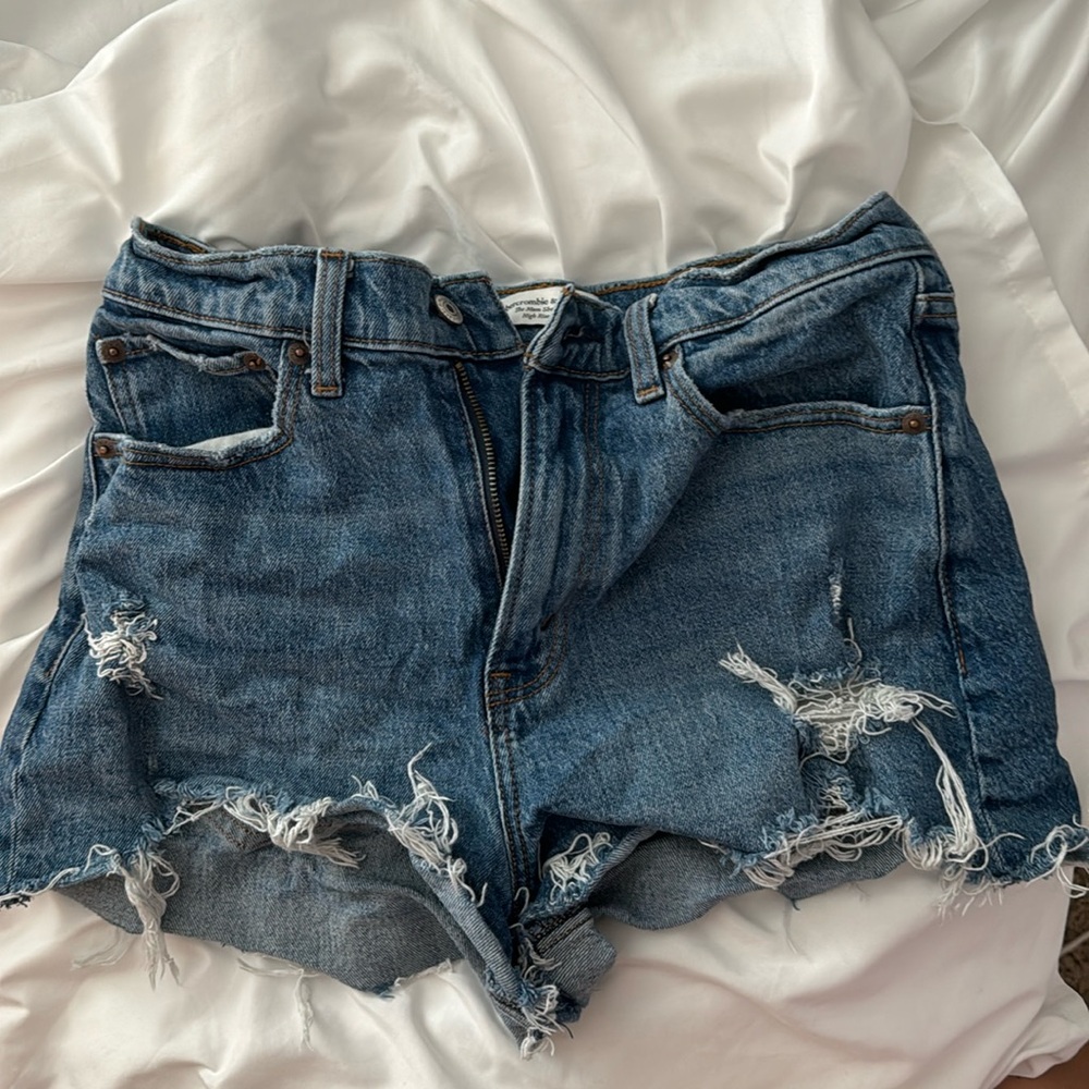 Abercrombie and Fitch the Mom short high-rise 28/6 curb love